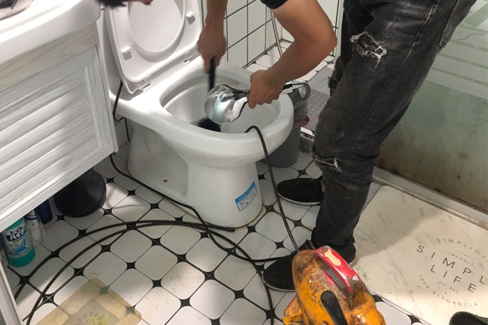 海南马桶堵塞自己疏通还是找师傅?专业上门服务让你省时更省心